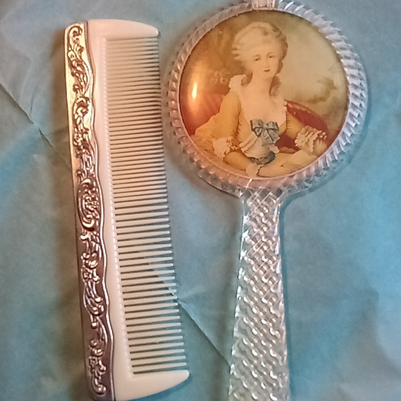 Other - Vintage comb and mirror